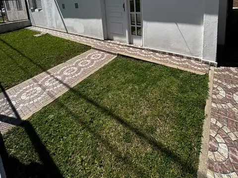 Venta de casa tres dormitorios B° 20 de Junio