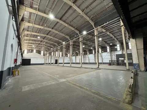 Galpon en Alquiler en Bernal, USD 34.658