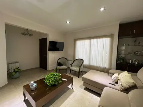 Casa en Venta con 4 cocheras