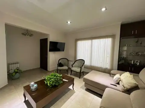 Casa en Venta con 4 cocheras