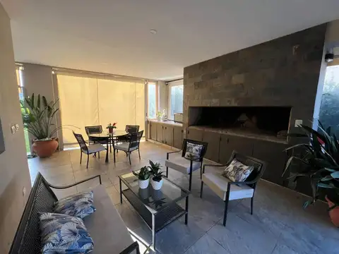 Casa 5 ambientes con 4 baños