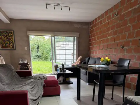 Zona triangulo excelente casa funcional , muy buena ubicación + departamento independiente