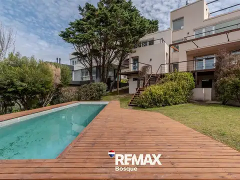 VENTA DE CASA EN PINAMAR A METROS DEL MAR