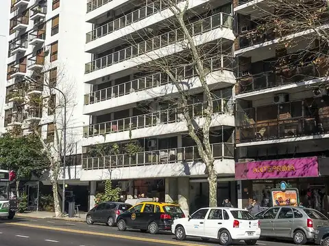 Departamento 3 ambientes frente  balcon corrido a metros Subte "H"