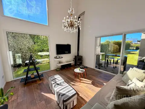 Venta de casa de 4 ambientes con piscina climatizada en venta en barrio privado Arenas del Sur