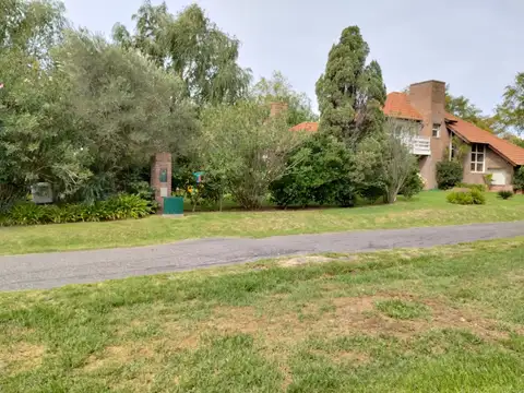 Casa 7 ambientes con 5 baños