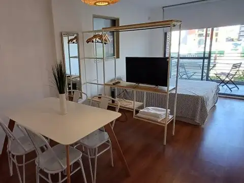 Departamento MONOAMBIENTE en alquiler temporario. Barrio Abasto, Centro de Rosario.