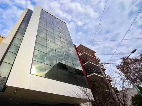 VENTA OFICINA EN LA PERLA MODERNA Y FUNCIONAL