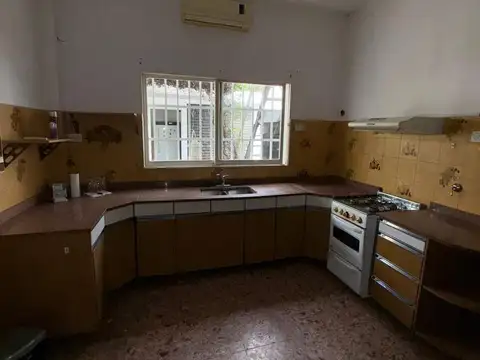 Casa 4 ambientes con 1 baño