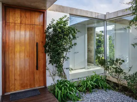 Casa 4 ambientes con 3 baños