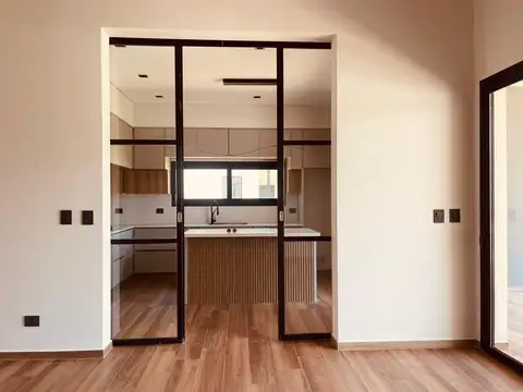 Casa 4 ambientes con 3 baños