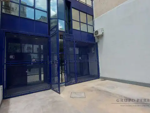 Depósito - Oficina - Local  de  420 m2 en San Telmo  - ALQUILER