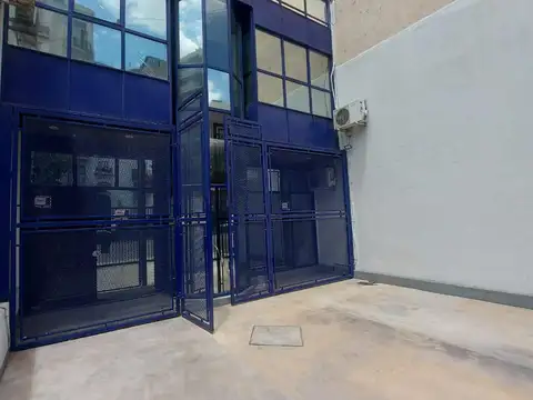 Depósito - Oficina - Local  de  420 m2 en San Telmo  - ALQUILER