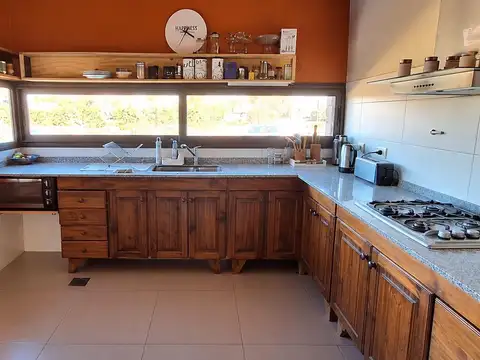 Casa 4 ambientes con 1 baño