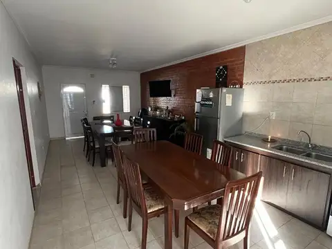 Casa 5 ambientes con 1 baño