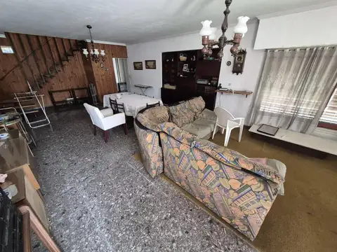 Casa 5 ambientes con 2 baños