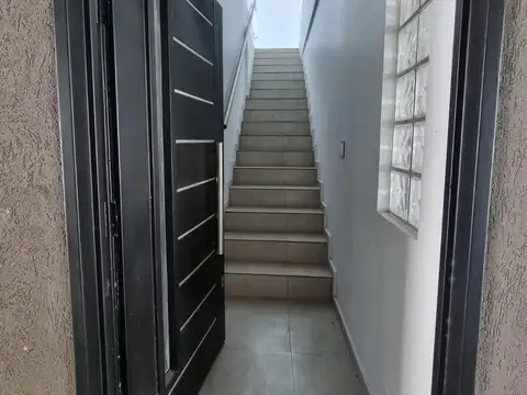 Depto Tipo Casa en Alquiler con 3 cocheras