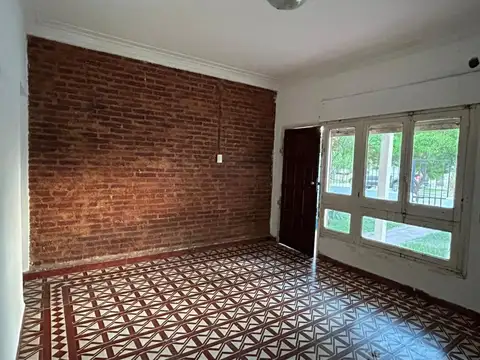 Casa 3 ambientes con 1 baño