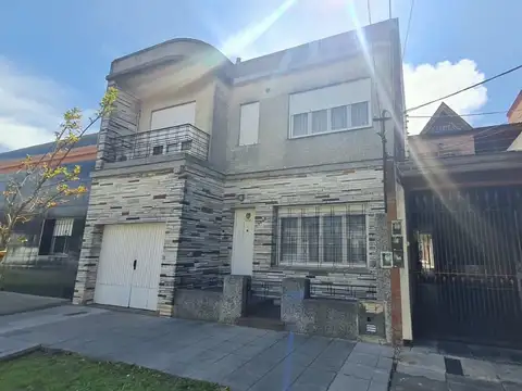 Venta casa 3 amb parrilla c/garaje Villa Dominico