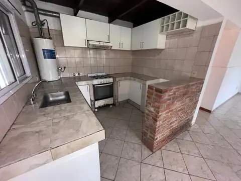 Casa en Alquiler con 1 cochera