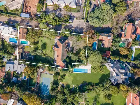 Casa 11 ambientes con 5 baños