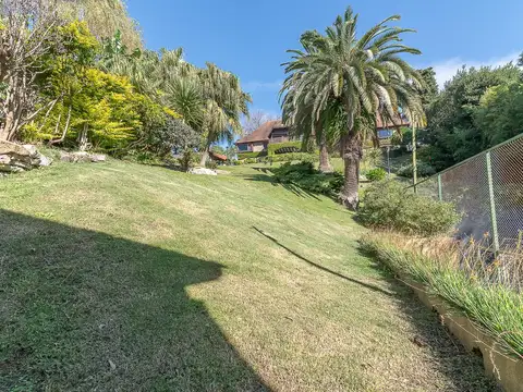 Casa en Alquiler con 5 cocheras