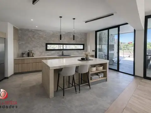 Casa 4 ambientes con 4 baños