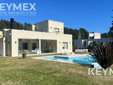 Venta Casa en Miralágos. 4 ambientes, cómoda y bien distribuida. Galería, Piscina. Ruta 2, Km 65.