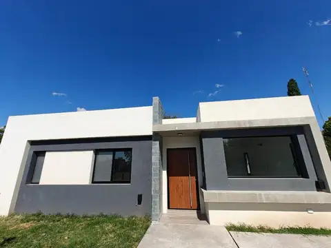 Casa en Venta en Pilar del Este - Santa Lucia, USD 161.000