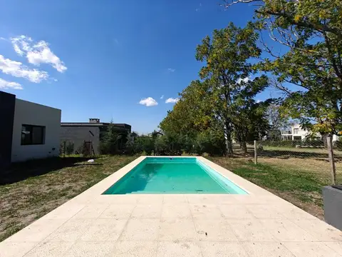 Casa en venta en Pilar del Este Santa Lucia