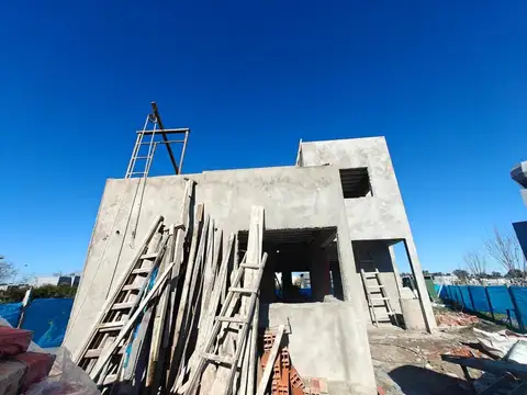 Casa en venta en Pilar del Este Santa Lucia