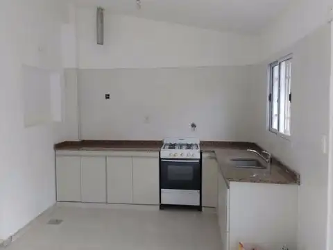 Casa 6 ambientes con 2 baños