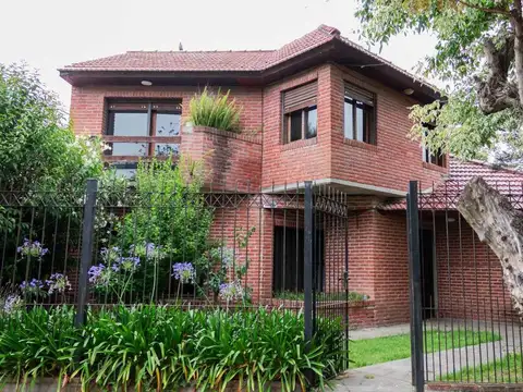 Venta Casa 4amb B/Caisamar Patio Quincho Cochera