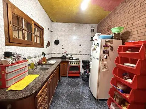 Casa 4 ambientes con 2 baños