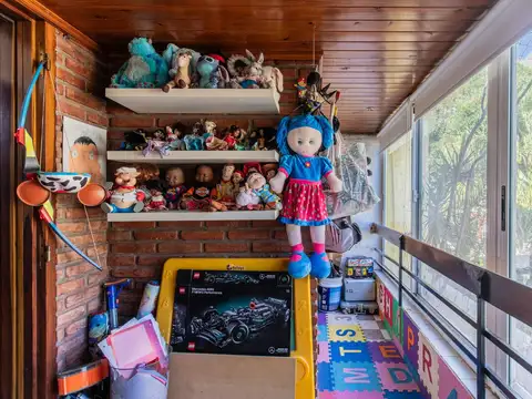 Casa 9 ambientes con 4 baños