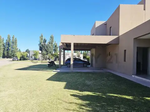 VENTA CASA 3 DORMITORIOS CON PILETA – VILLA MULUEN – PLOTTIER