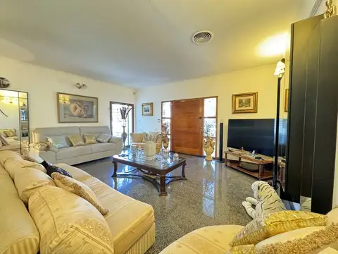 Casa 4 ambientes con 4 baños