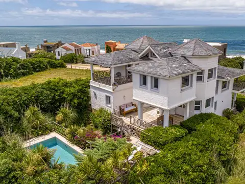 Casa con vista al mar en alquiler de 5 dormitorios en Punta Piedras