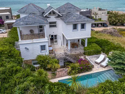 Casa con vista al mar en alquiler de 5 dormitorios en Punta Piedras