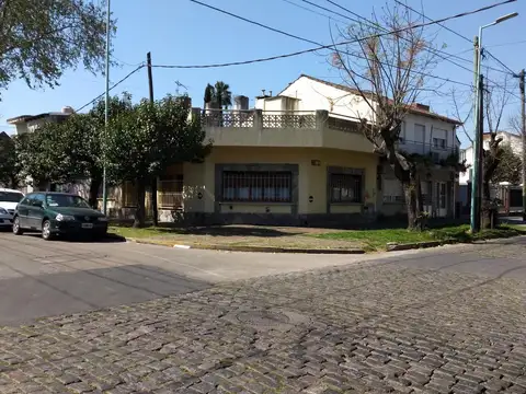 Casa en venta Banfield Este 4 ambientes garage APTO CREDITO