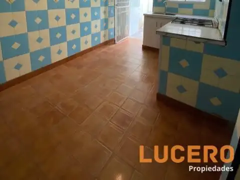 Depto Tipo Casa en Alquiler en Morón Sur, $ 900.000