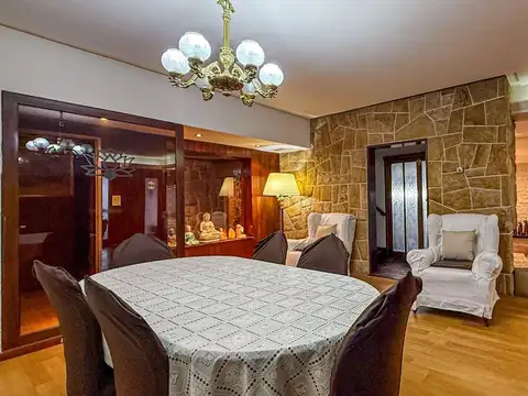 Venta Casa 6 ambientes Chauvin con cochera