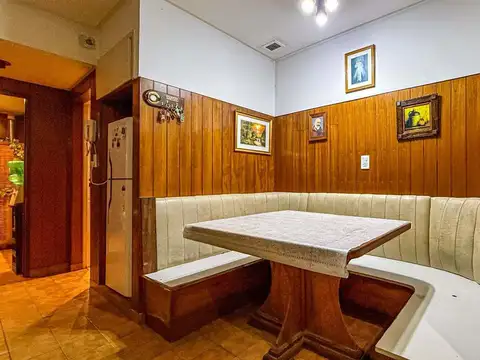 Venta Casa 6 ambientes Chauvin con cochera