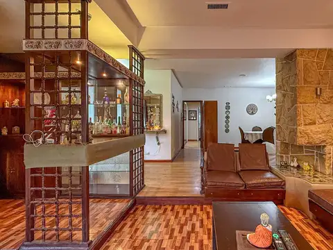 Casa 6 ambientes con 2 baños