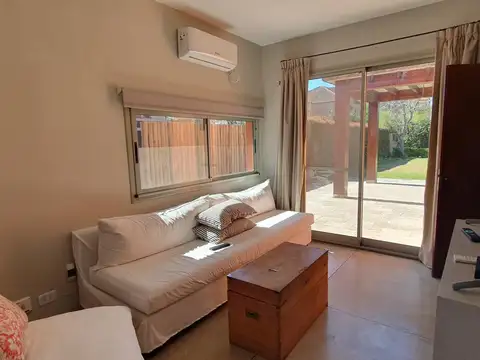 Casa en Alquiler Temporal en Boulevares, USD 3.900