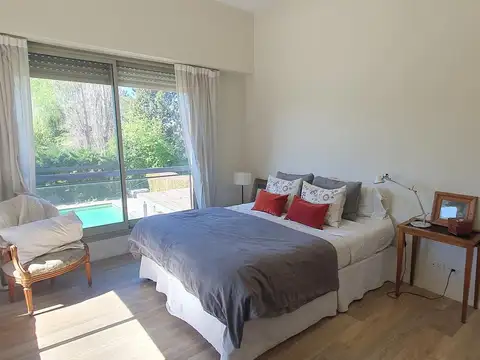 Casa en Alquiler Temporal con 4 cocheras