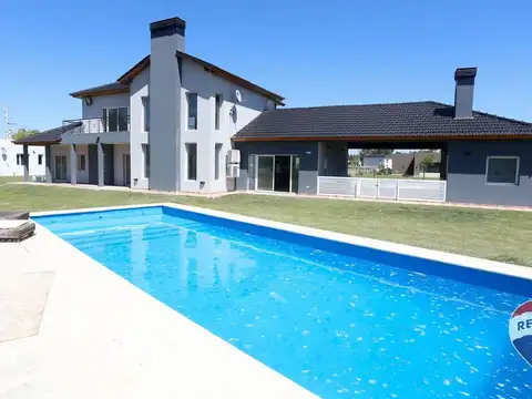 CASA 5 AMBIENTES EN ALQUILER FINCAS DE SAN VICENTE