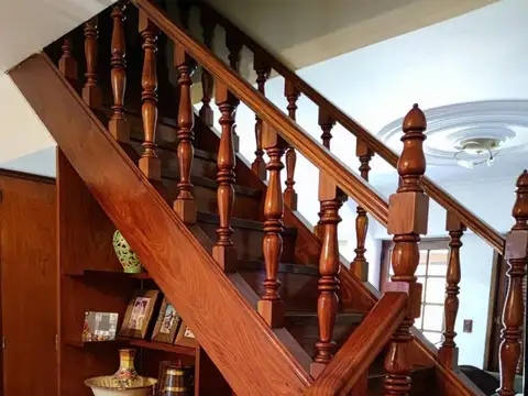 Casa 9 ambientes con 3 baños