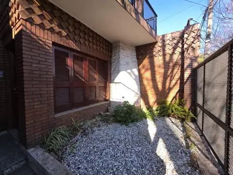 Casa en Alquiler con 1 cochera