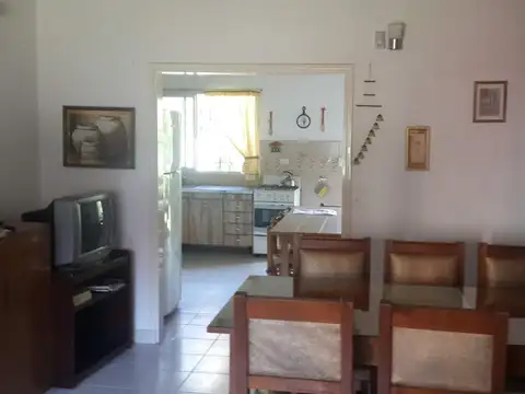 Casa 3 ambientes con 2 baños